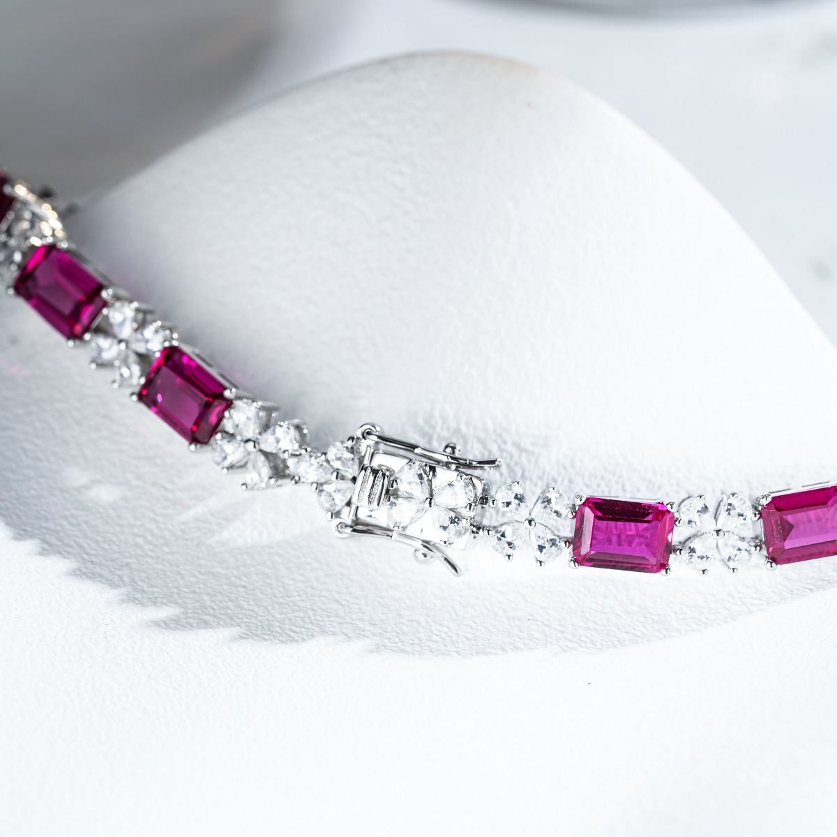 Color Symphony | 1ct Emerald & Ruby Tennis Bracelet