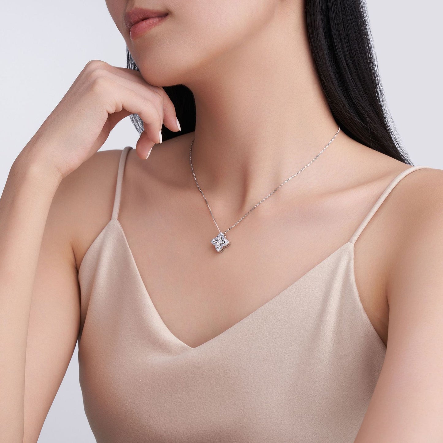 Lucky Brilliance | 925 Silver Four-Leaf Clover Moissanite Pendant