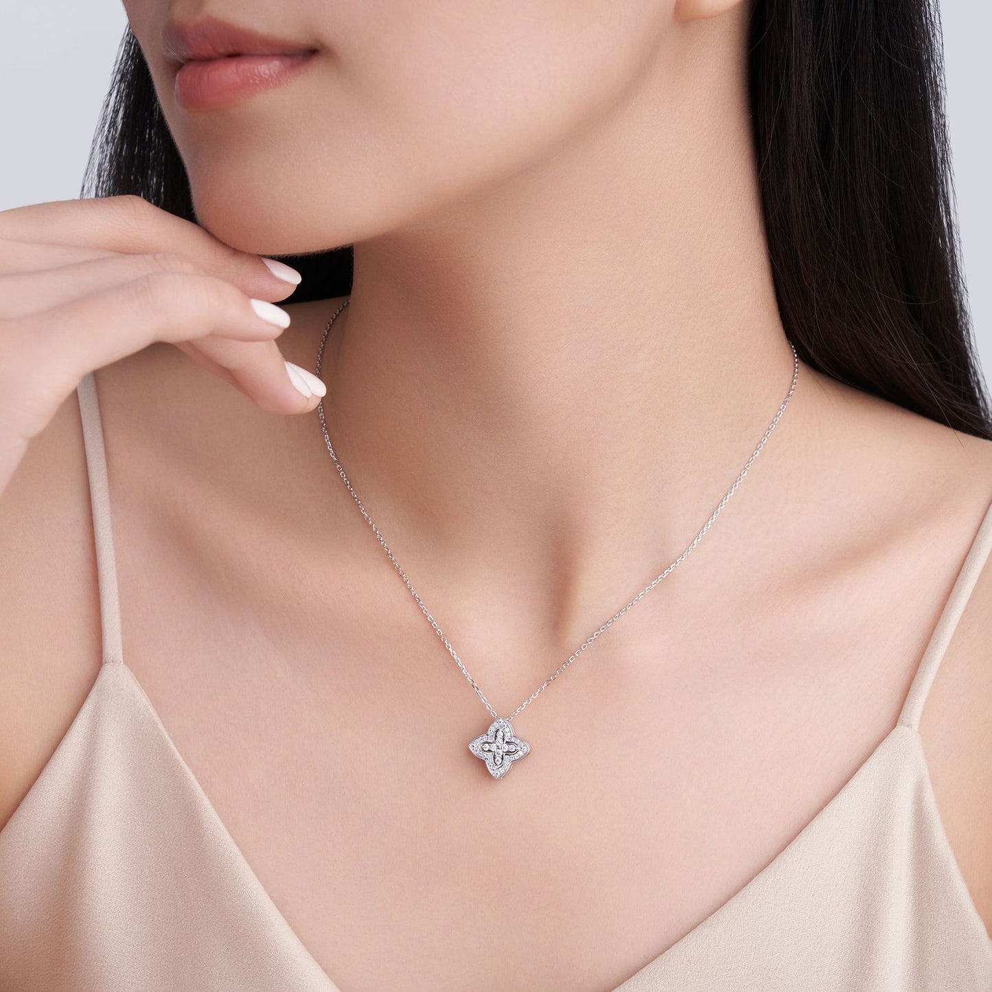 Lucky Brilliance | 925 Silver Four-Leaf Clover Moissanite Pendant