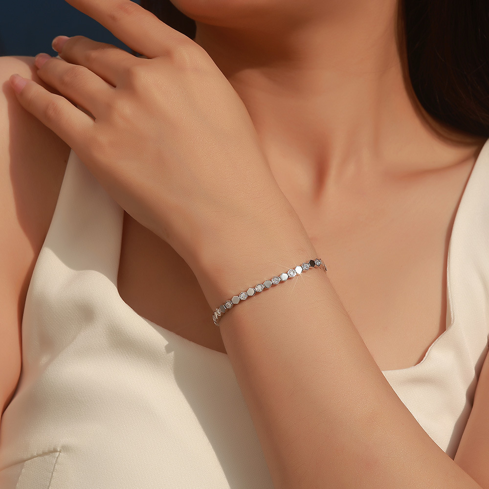 Crystal Hive | Hexagonal Full Pavé Moissanite Bracelet
