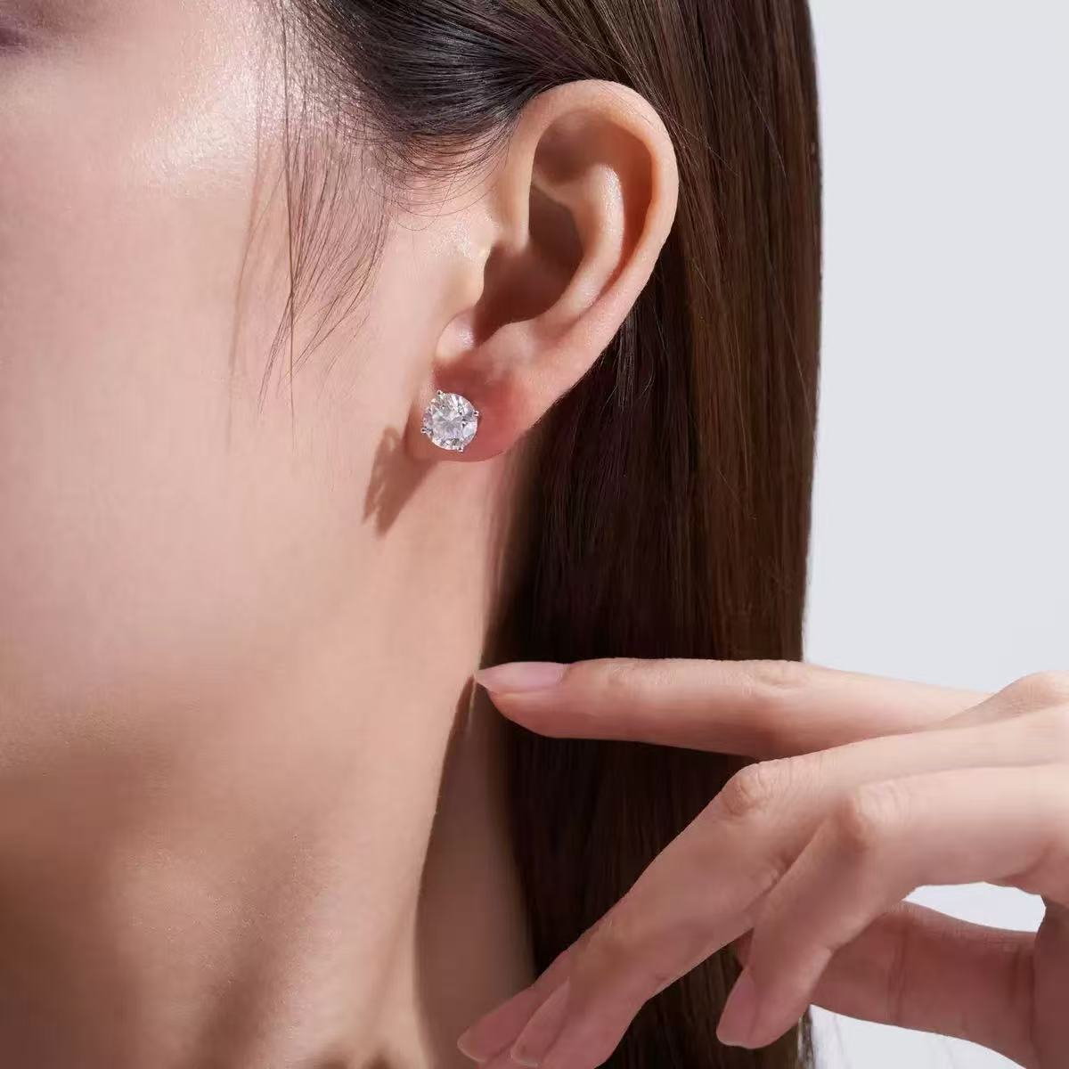 925 Sterling Silver D Color VVS Moissanite Stud Earrings – 4-Prong/6-Prong Classic