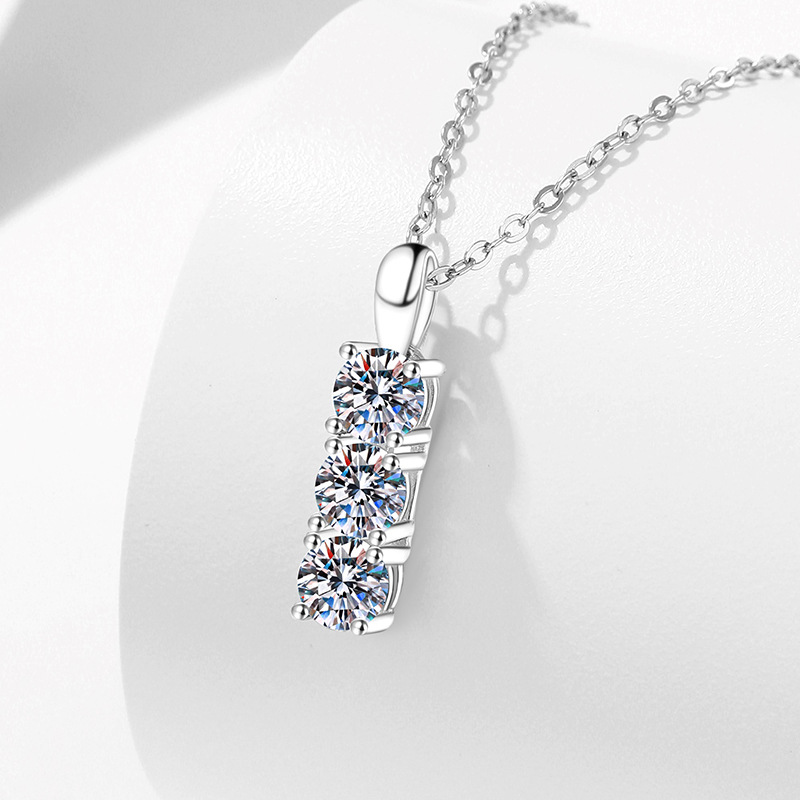San Sheng Stone | 1.5 Carat Moissanite Pendant Necklace